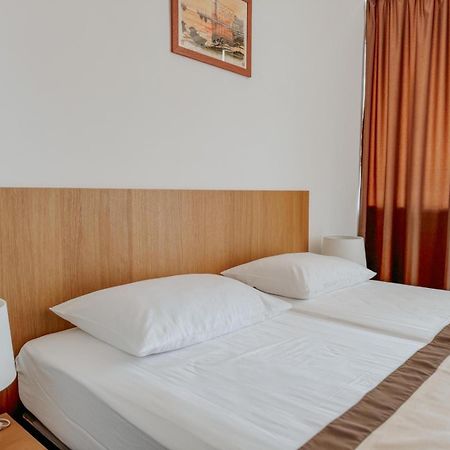 Motel Ljetni Raj Baška Voda Kültér fotó