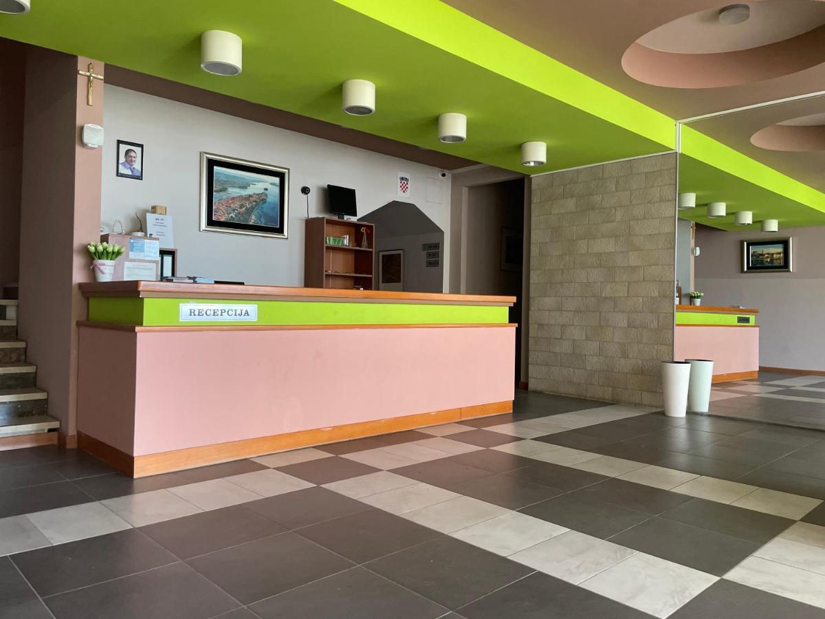 Motel Ljetni Raj Baška Voda Kültér fotó