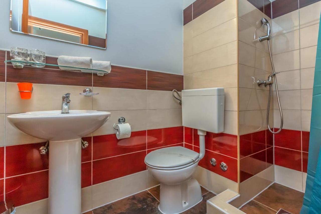 Motel Ljetni Raj Baška Voda Kültér fotó