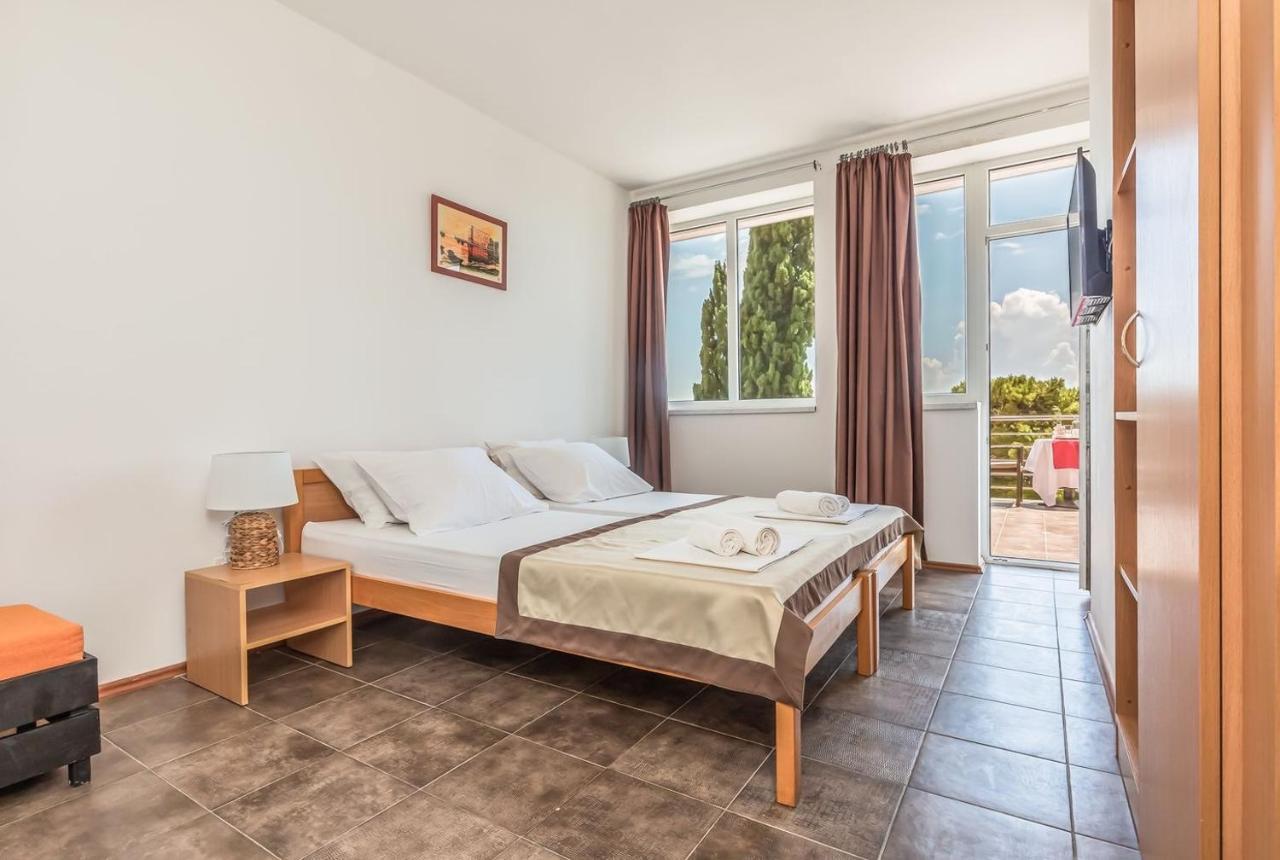 Motel Ljetni Raj Baška Voda Kültér fotó