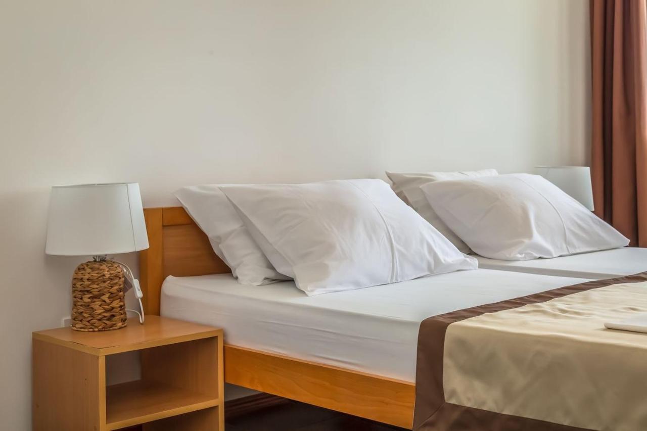 Motel Ljetni Raj Baška Voda Kültér fotó